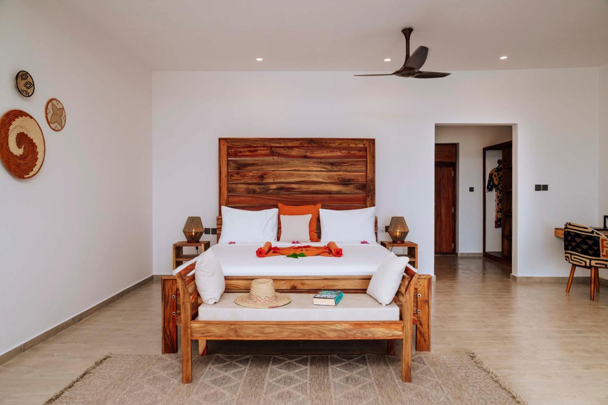 Pongwe Beach Hotel 3*